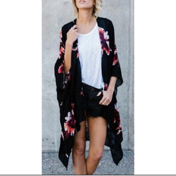 One left! 🌺black floral kimono🌺 - Picture 7 of 8